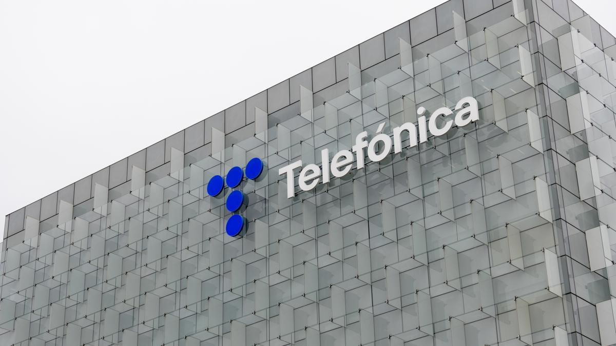 Telefónica investiga una supuesta filtración de datos de 120.000 clientes y empleados