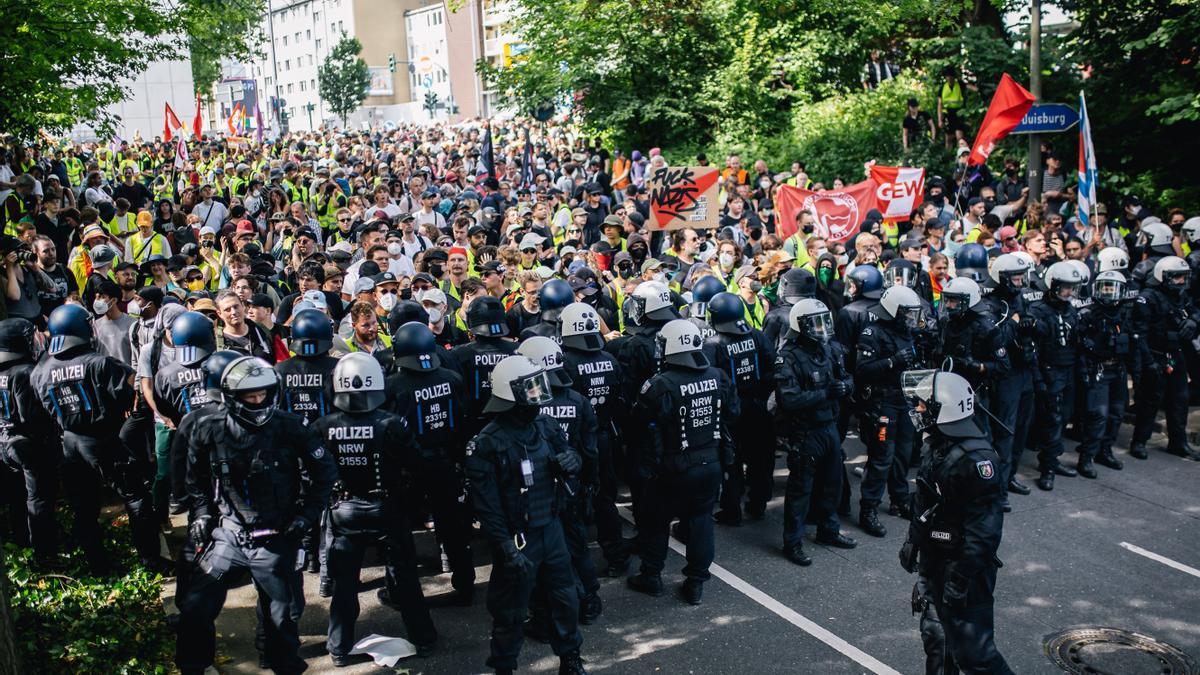 Miles de personas protestan contra el congreso de la ultraderechista AfD en la ciudad alemana de Essen