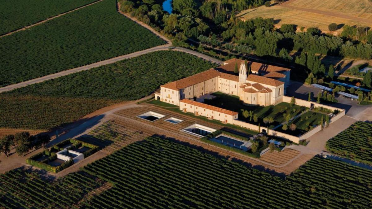 Imagen aérea del antiguo monasterio de Satna María de Retuerta (Sardón de Duero, Valladolid)