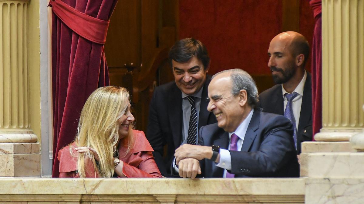 Karina Milei, Omar de Marchi, Guillermo Francos y José Rolandi, en un palco de Diputados, cuando se votó la media sanción de la ley Bases, el 29 de abril de 2024.