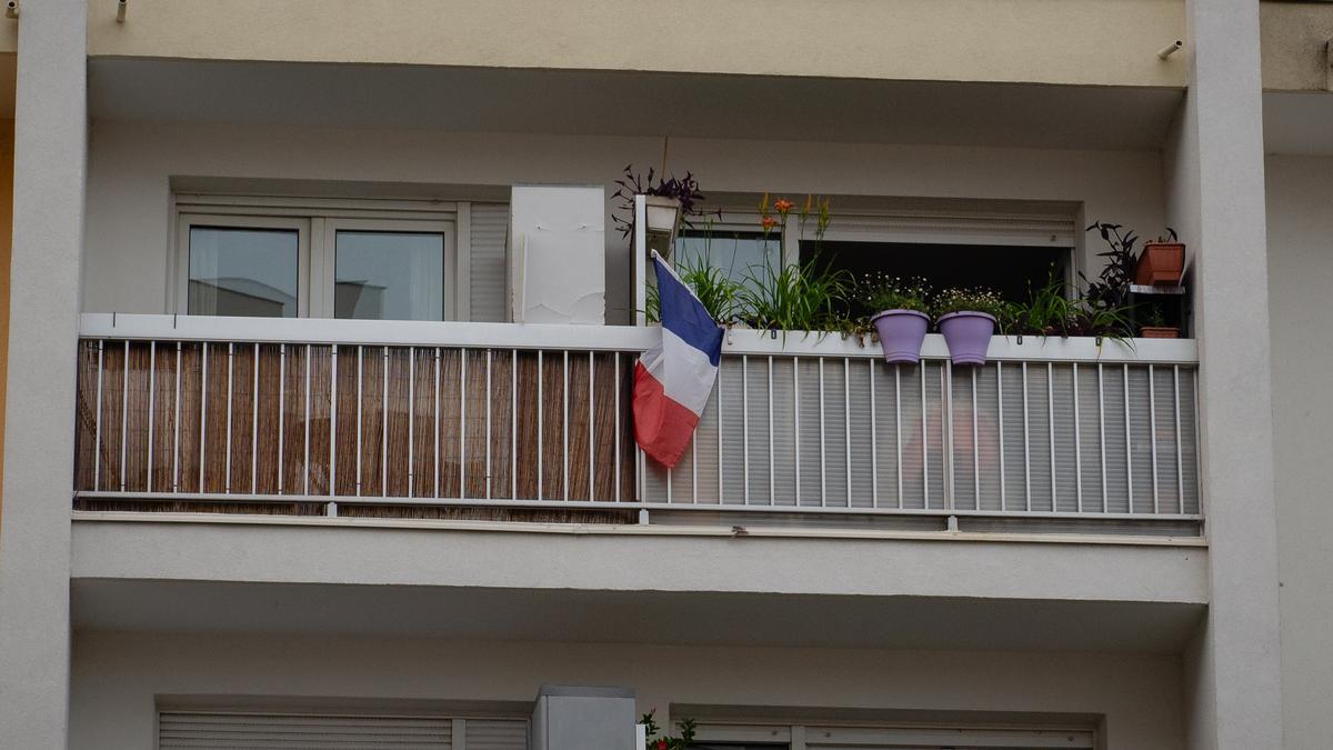 Detalle de una de las viviendas del complejo residencial de Issy-les-Moulineaux donde los voluntarios hacen el puerta a puerta.