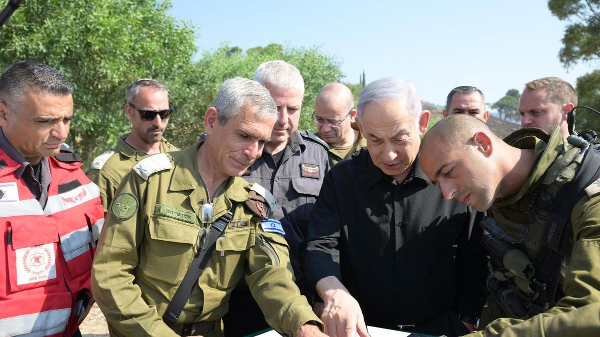 El primer ministro israelí, Benjamin Netanyahu, visita Kiryat Shmona, en la frontera con Líbano.