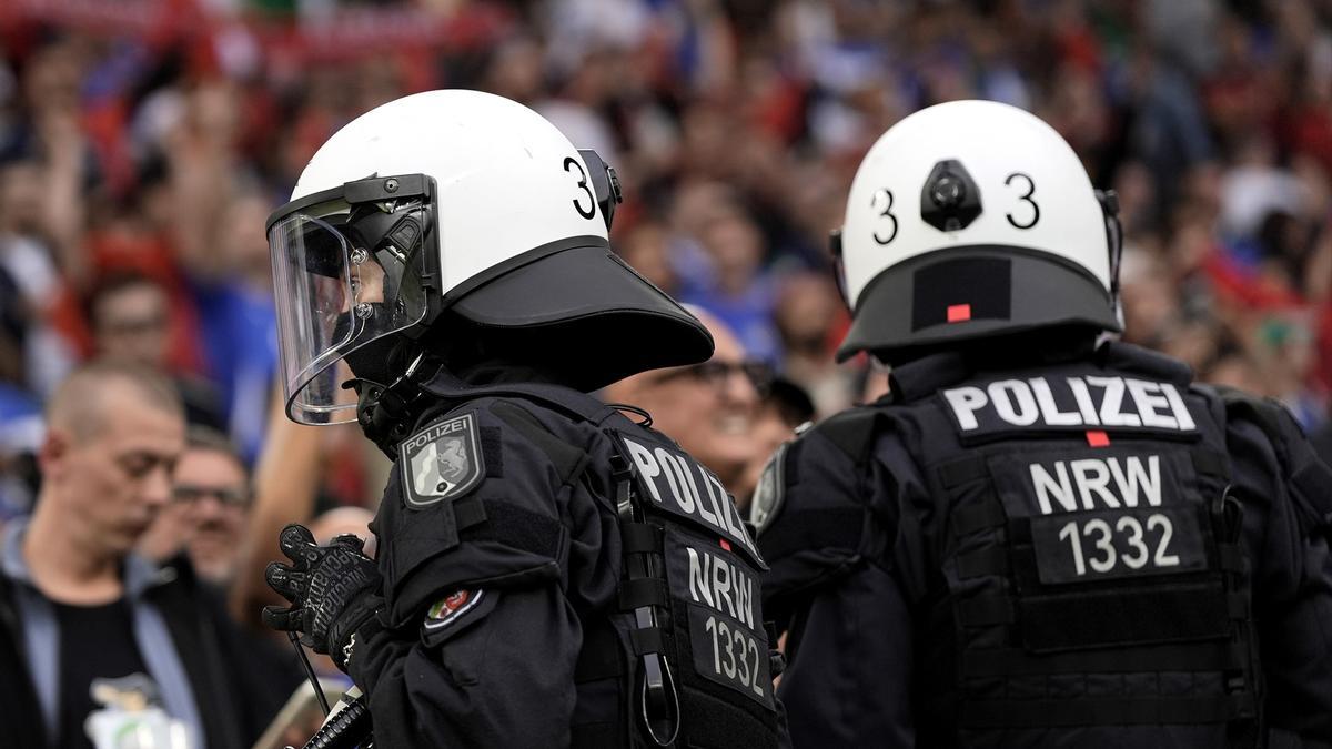 La policía neutraliza a un hombre armado con un pico en la zona de aficionados de la Eurocopa en Hamburgo