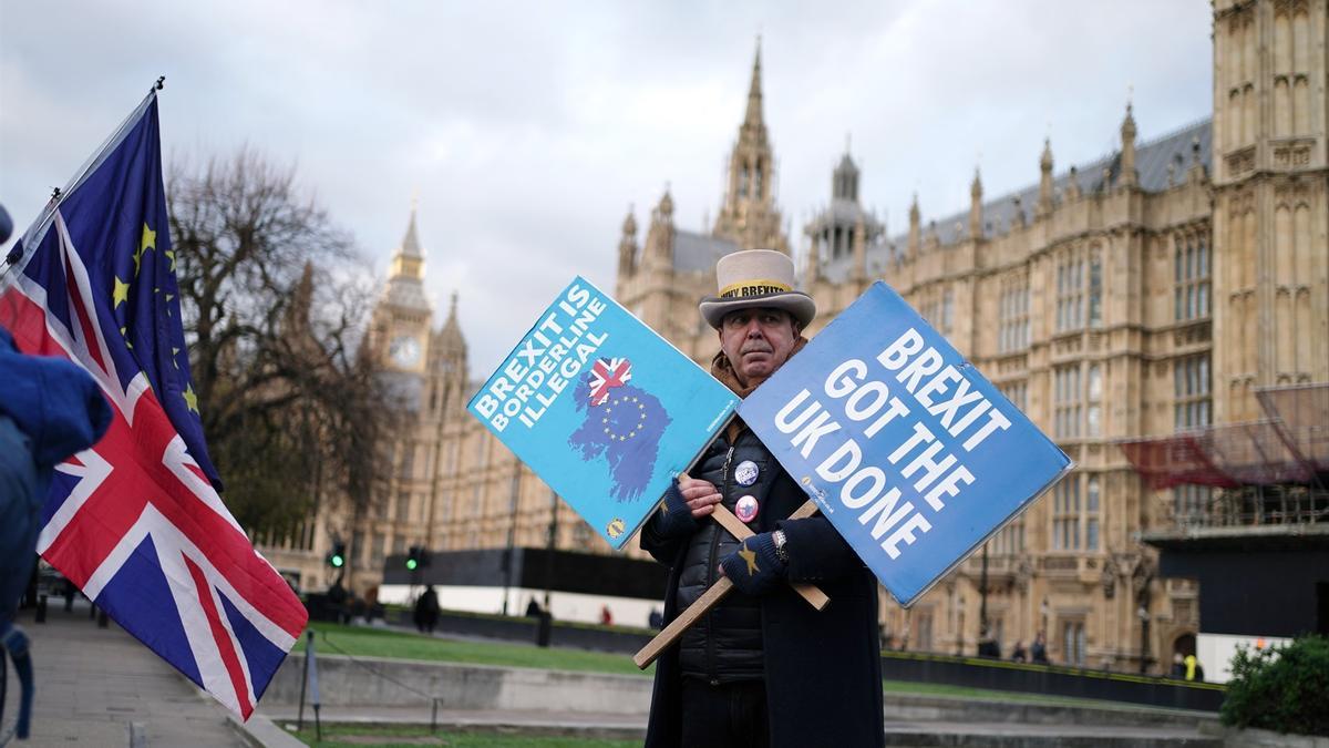 Steve Bray, activista anti-Brexit, durante una protesta en Londres, en febrero de 2023.