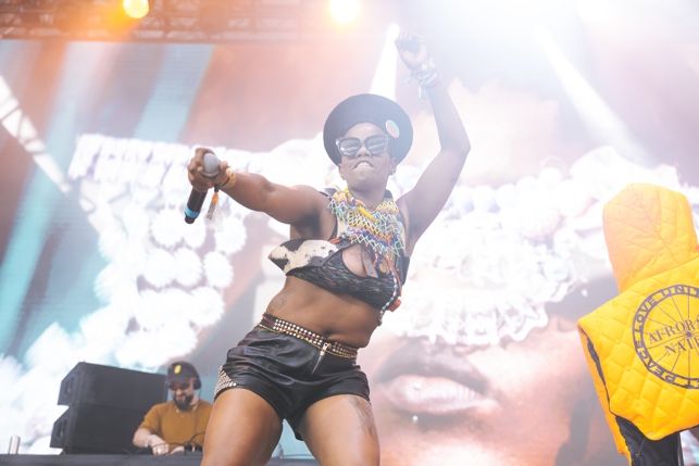 Toya Delazy  durante su actuación en el Sónar 2024. ¿Quién dijo que Sudáfrica no tenía la bomba atómica?