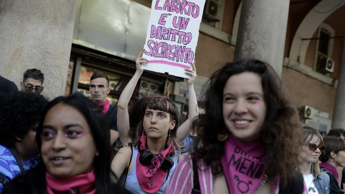 La primavera neofascista censura el aborto: Meloni silencia los derechos de las mujeres en Europa