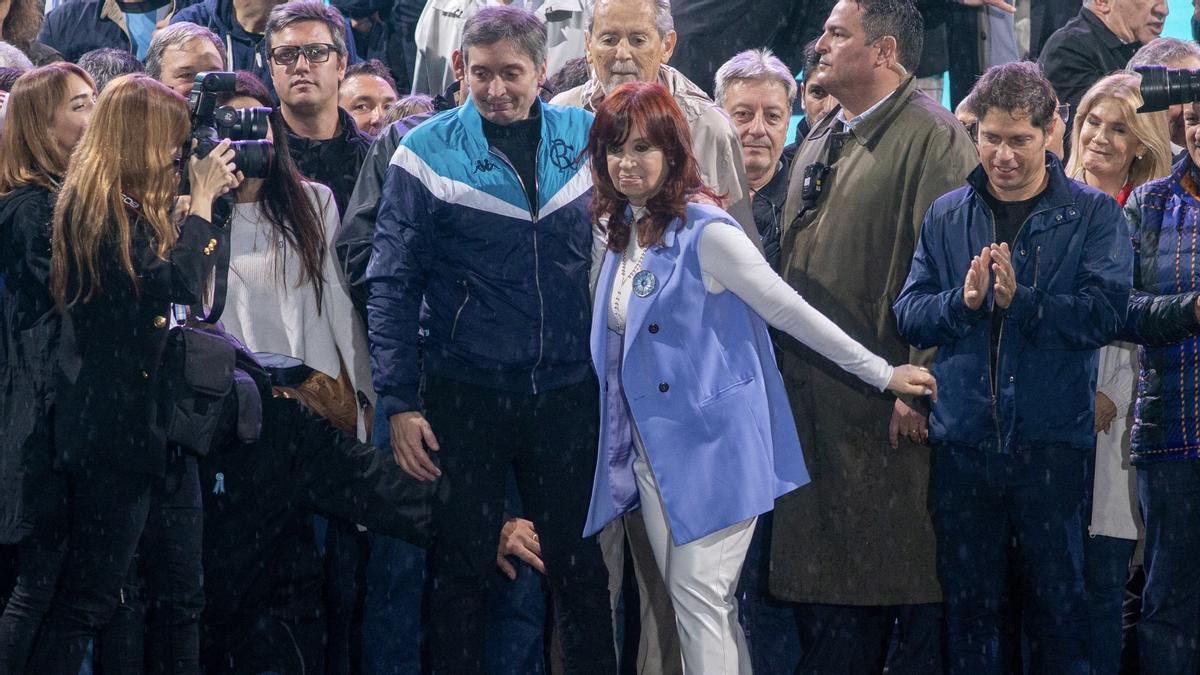 Algún tiempo atrás. Cristina Kirchner, junto a su hijo, Máximo, durante el acto del 25 de mayo del año pasado. A un costado, Axel Kicillof, entonces, todavía un aliado.