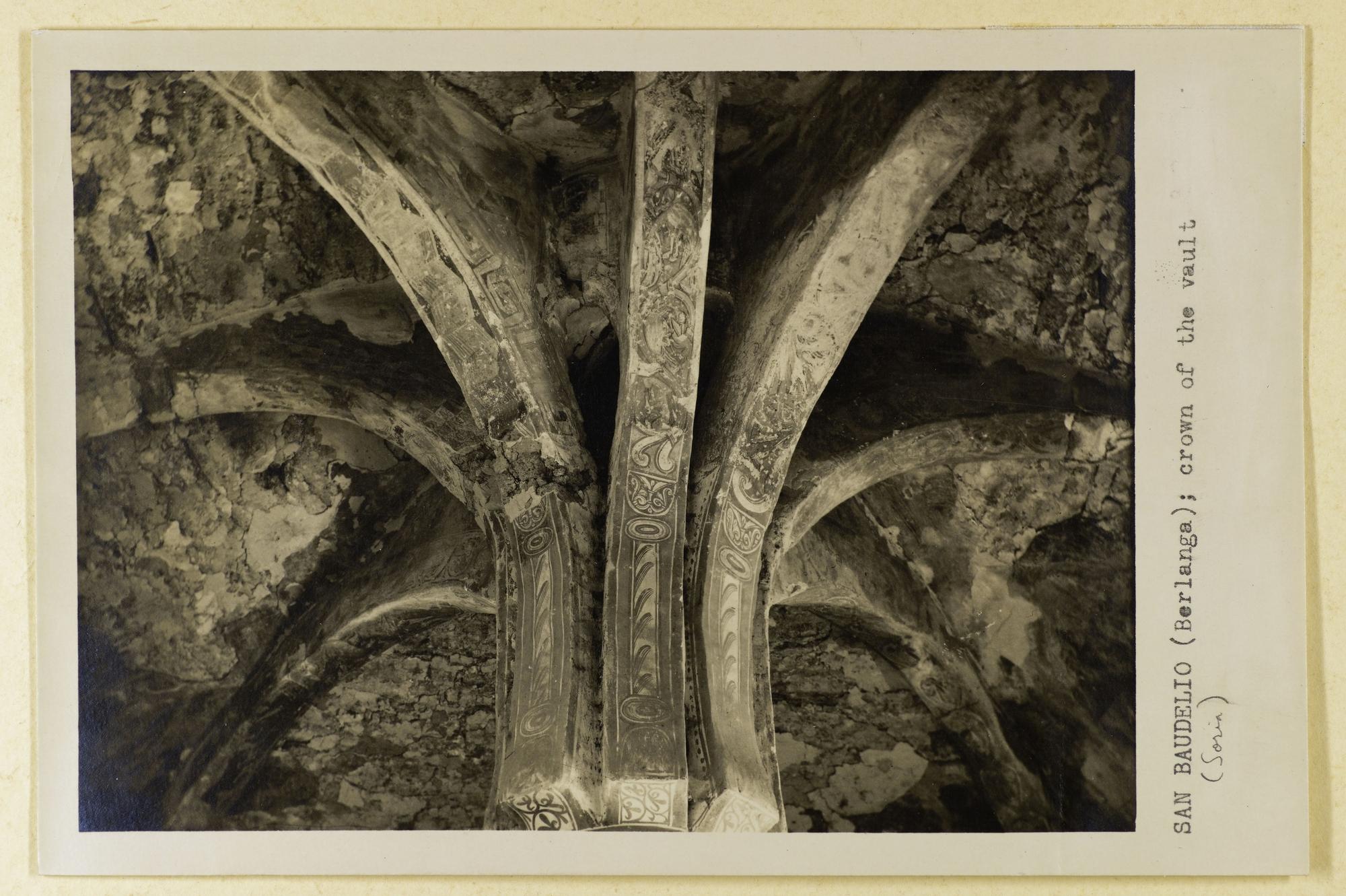 La “palmera” de la ermita de San Baudelio (Casillas de Berlanga, Soria), fotografiada por Arthur Byne antes de arrancarse las pinturas originales