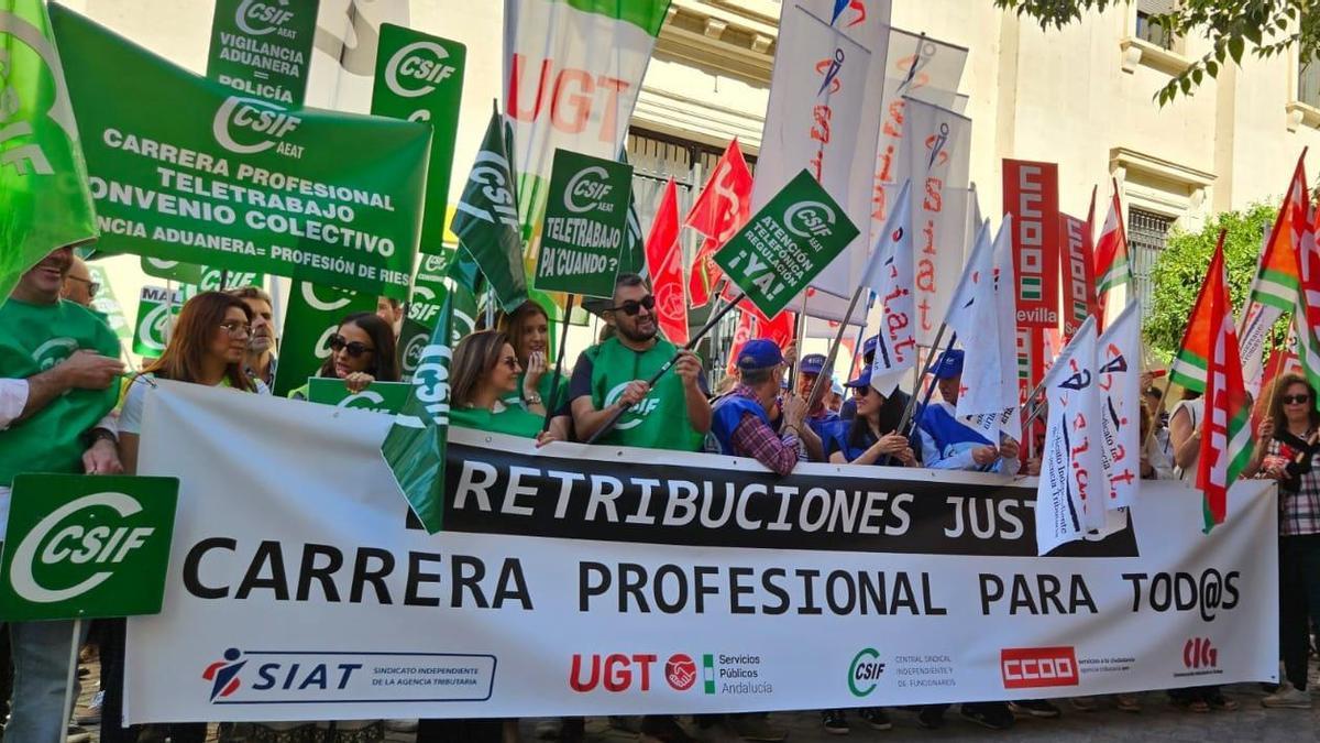 Los sindicatos aumentan la presión en la Agencia Tributaria ante el despacho de la directora general