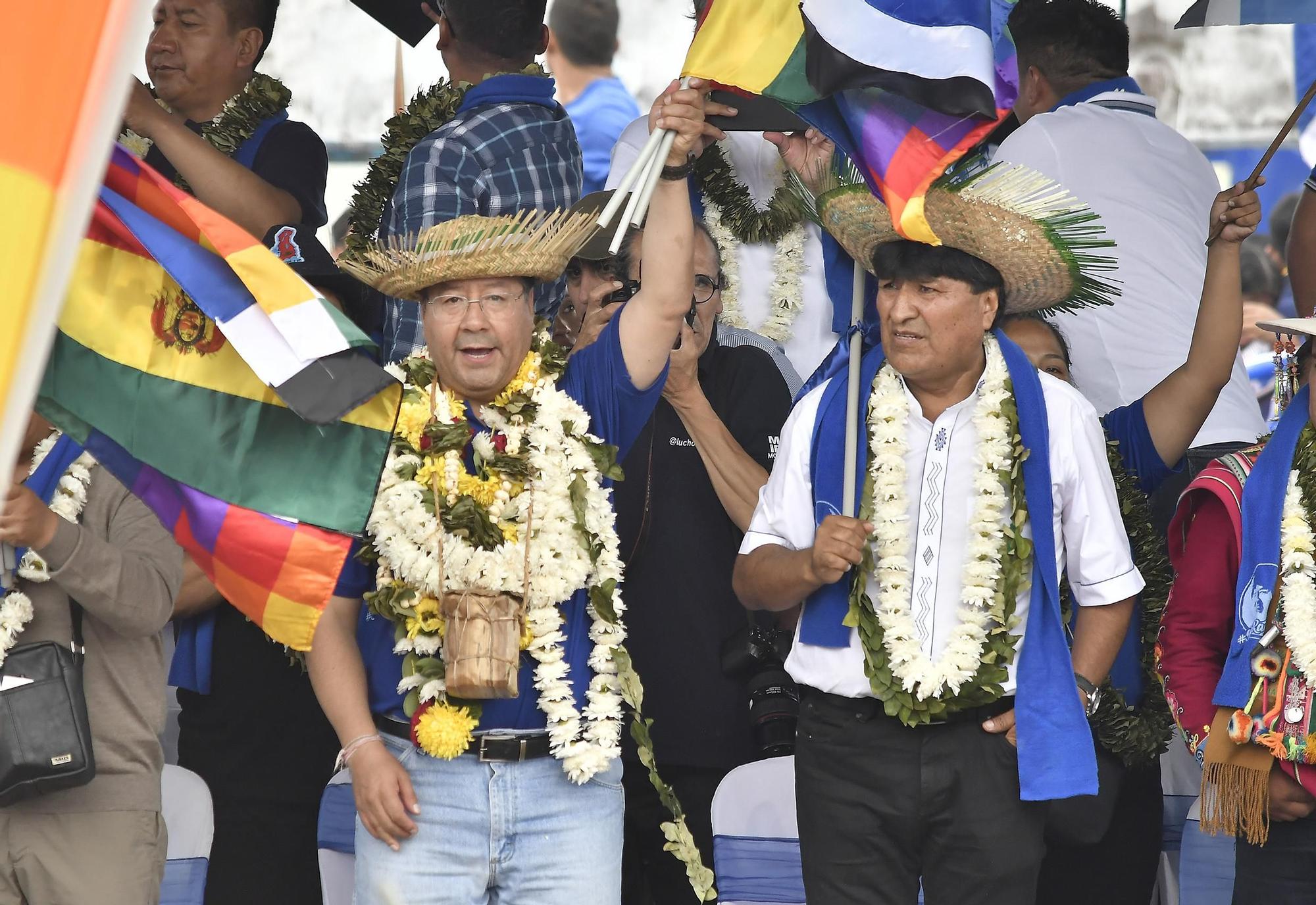 El presidente de Bolivia, Luis Arce (i), junto al expresidente boliviano Evo Morales, en una fotografía de archivo. EFE/Jorge Ábrego