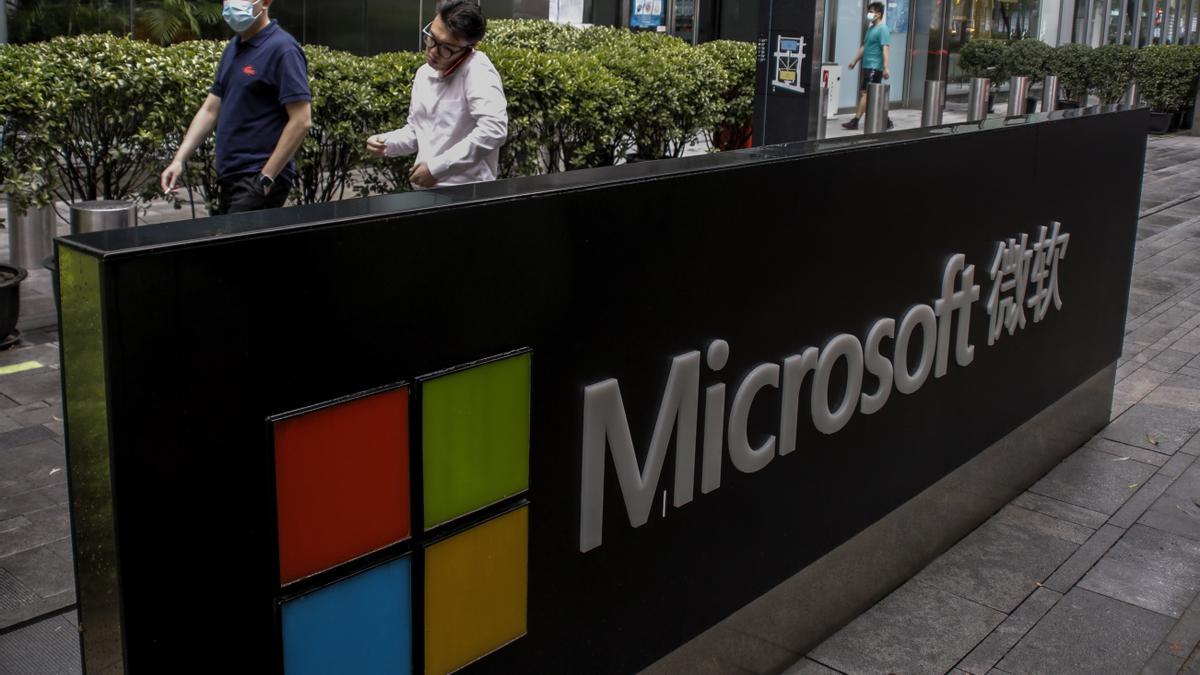 Bruselas acusa a Microsoft de vulnerar la ley antimonopolio por imponer Teams a los usuarios de Office