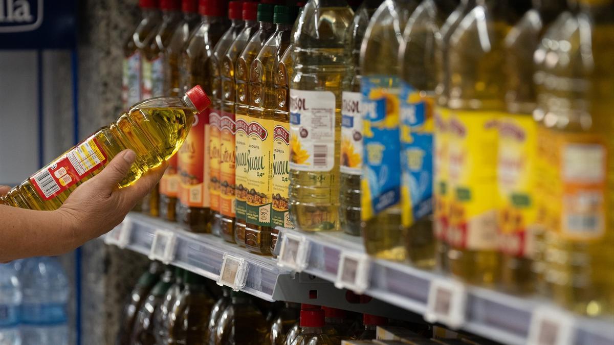 Así queda el IVA de los alimentos básicos tras la reducción del impuesto al aceite de oliva