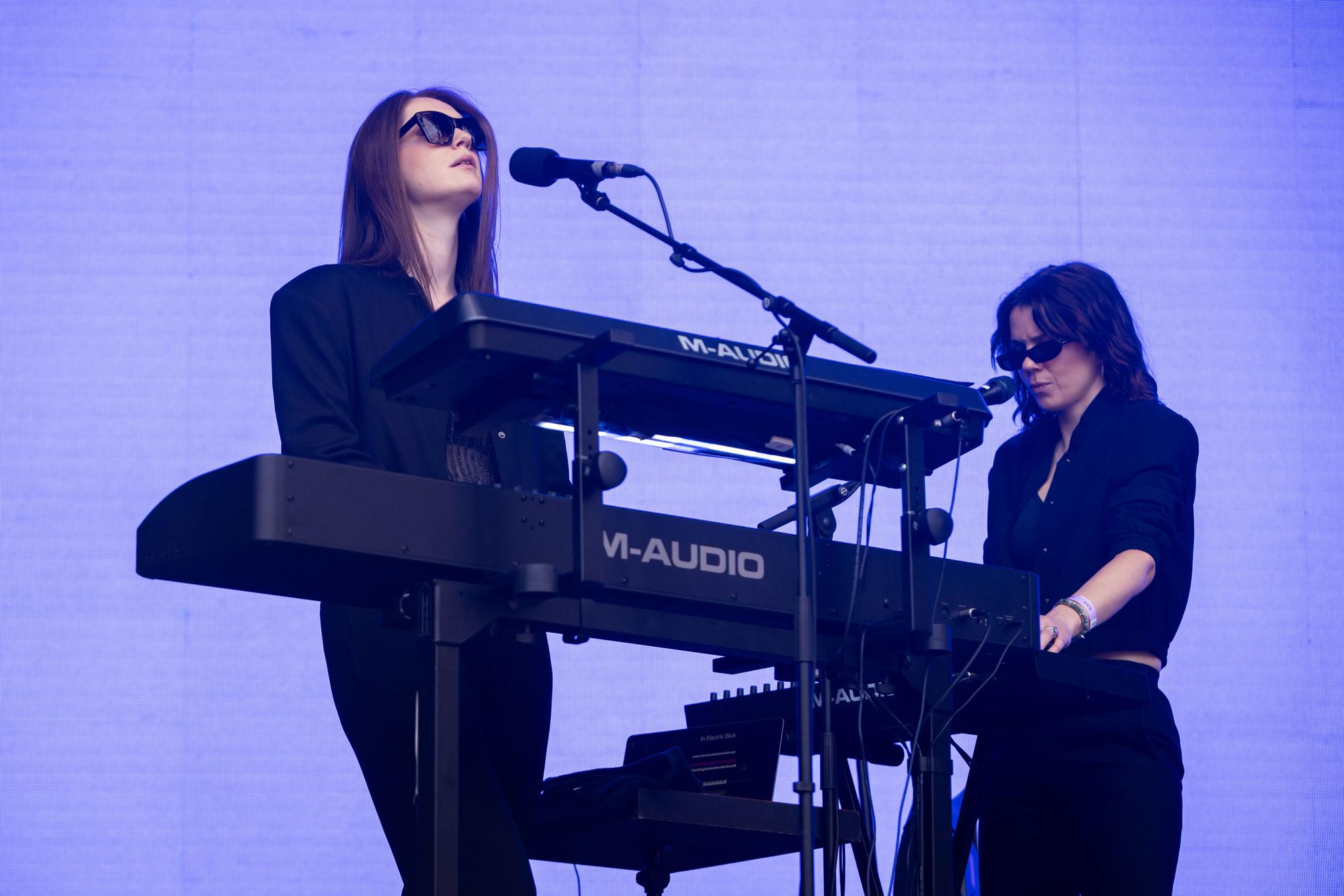 Parte del grupo que acompaña a Alison Goldfrapp