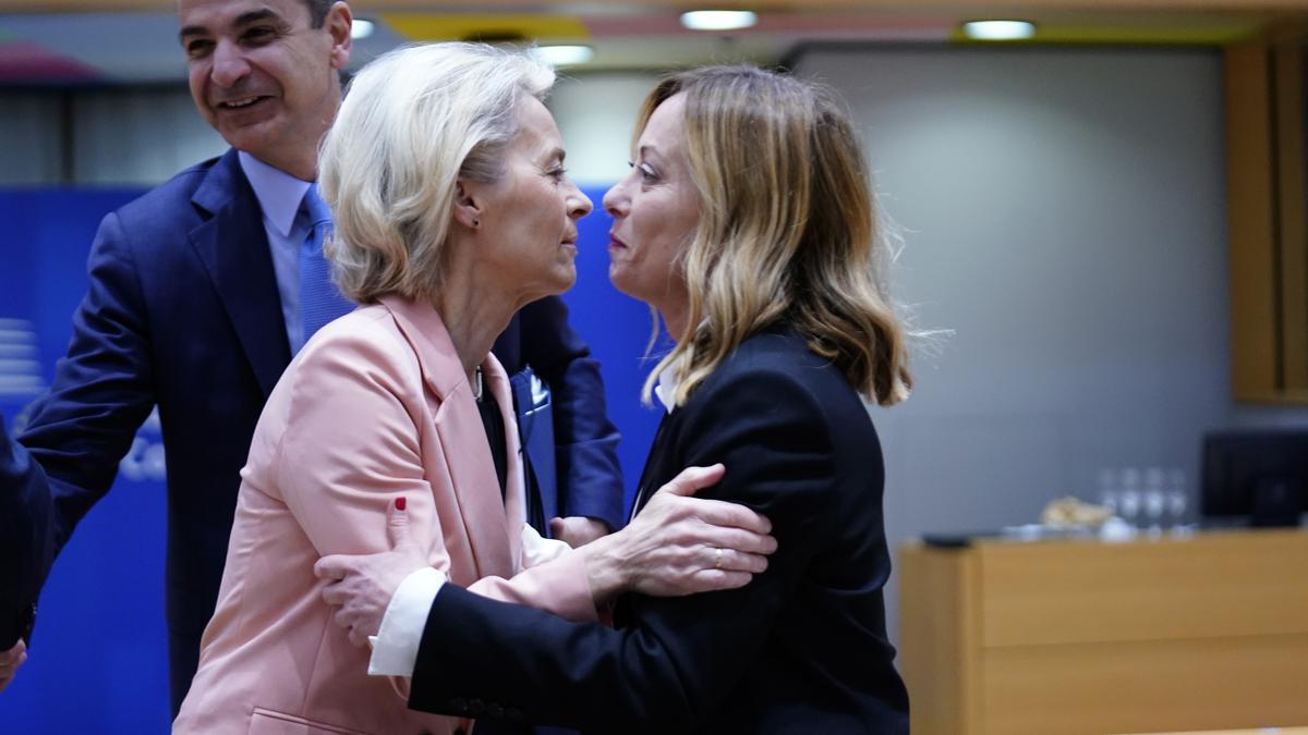 De Meloni a los socialistas: Von der Leyen busca votos a izquierda y derecha para seguir al frente de la Comisión Europea