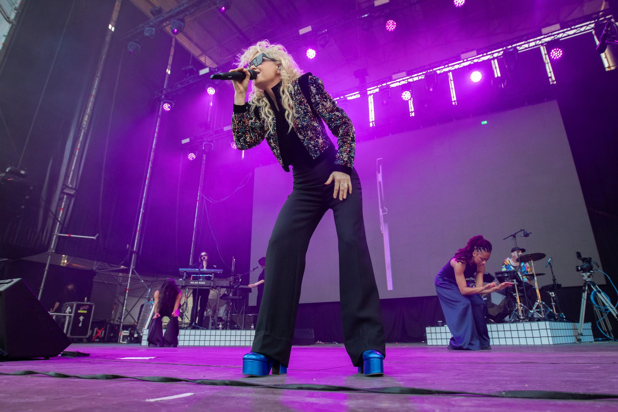 Alison Goldfrapp durante su concierto en el recinto del Alma Festival en el Parque Tierno Galván