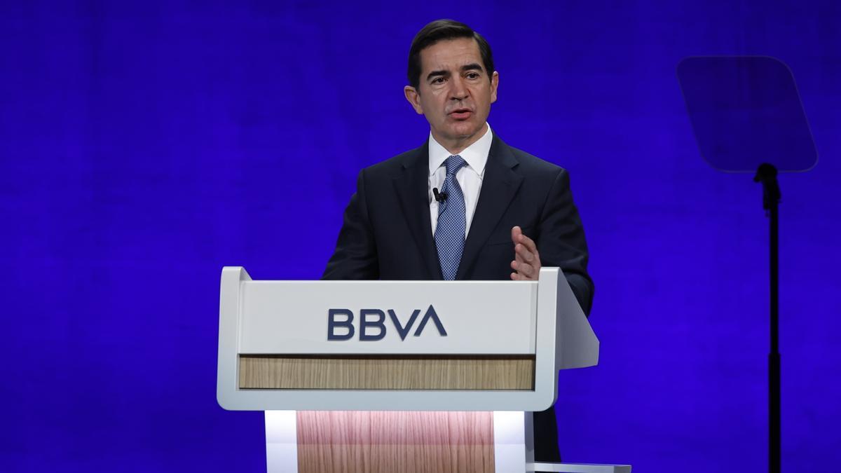 El fiscal pide llevar a juicio al BBVA por encargar a Villarejo espiar a rivales y políticos