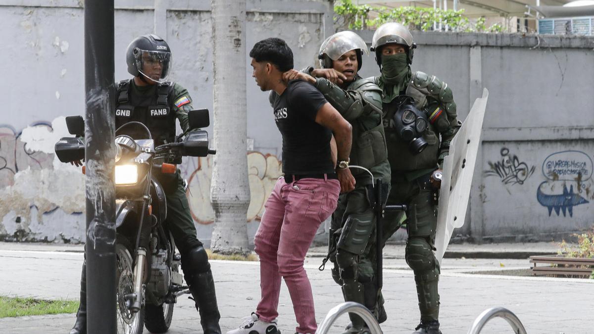 De las urnas a las calles: la batalla por el recuento en Venezuela se transforma en disturbios y detenciones