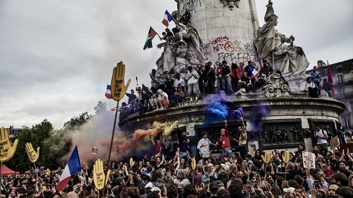 03 julio 2024, Francia, París: Concentración contra la extrema derecha antes de la segunda vuelta de las elecciones legislativas anticipadas, en París, Palacio de la República.