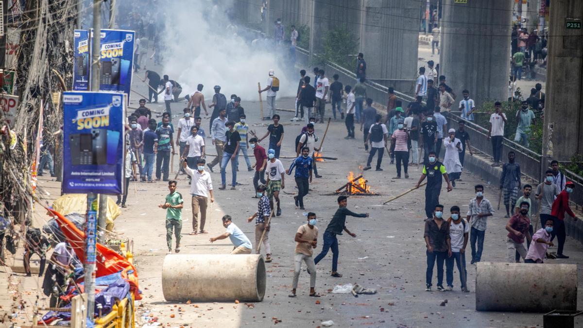 Cerca de un centenar de muertos en las protestas estudiantiles en Bangladesh
