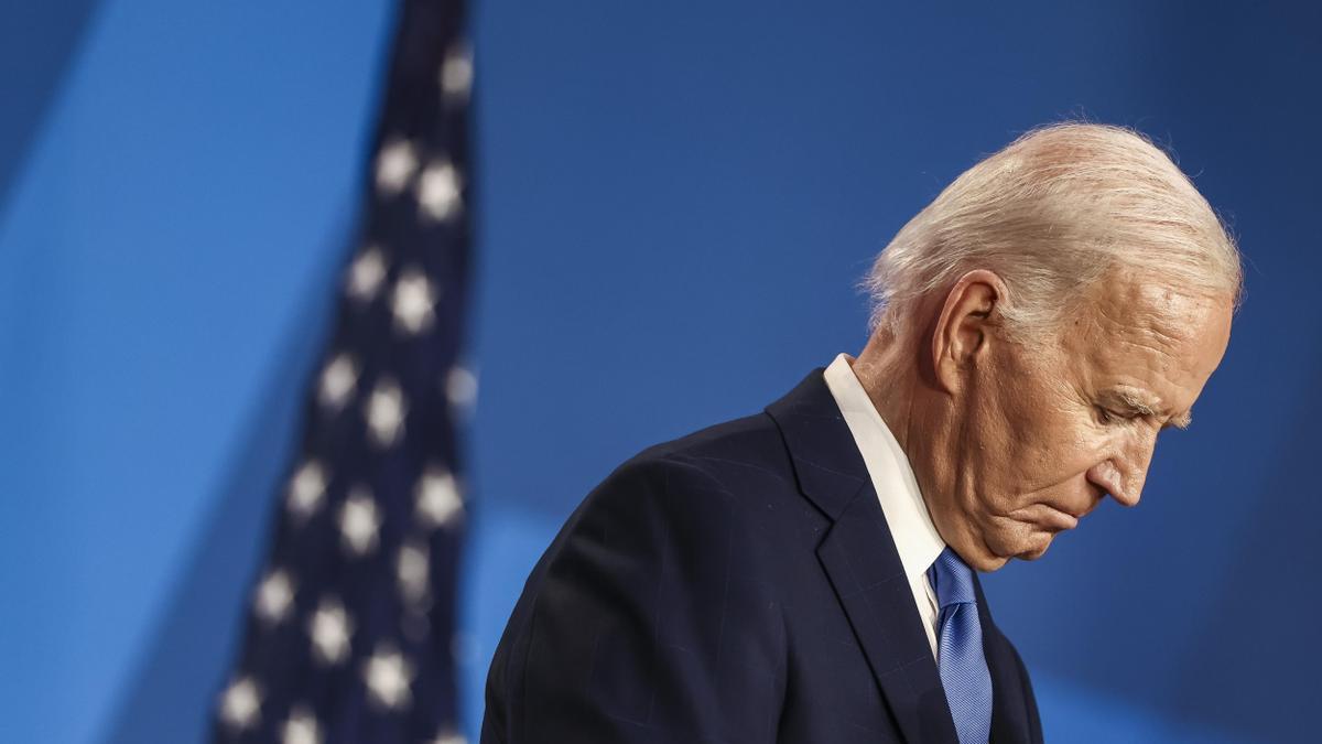 Un Biden cada vez más solo desoye las presiones internas tras una semana horribilis