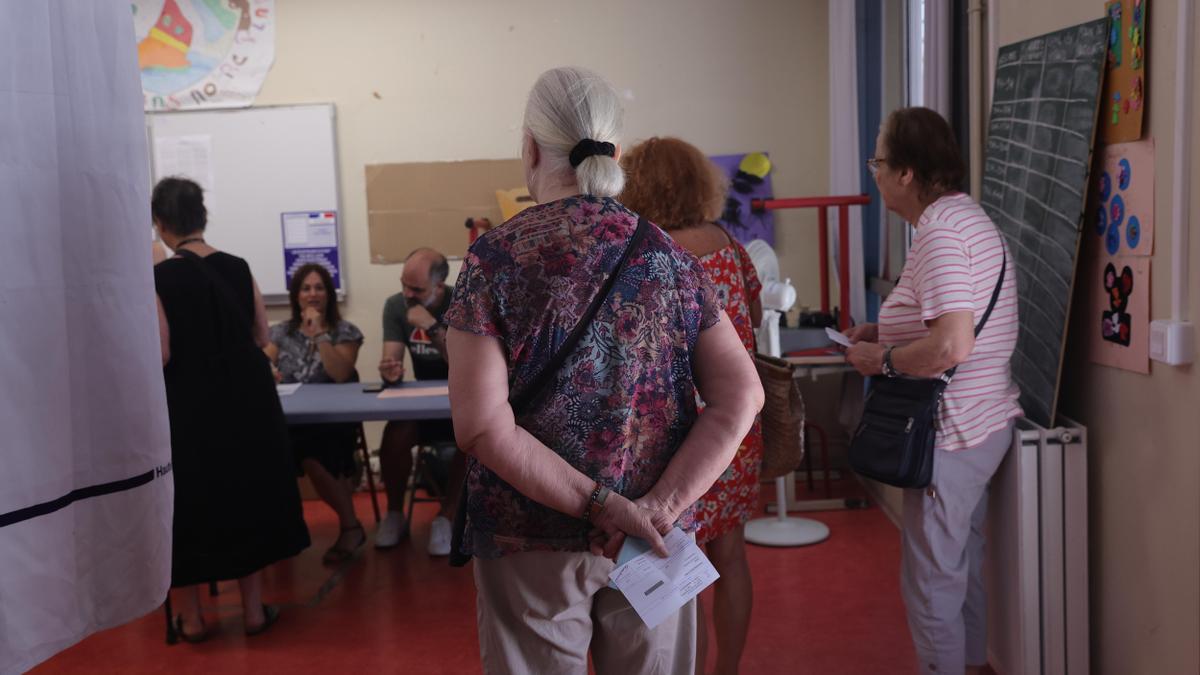 La participación a las 12.00 en la segunda vuelta de las elecciones en Francia sube siete puntos hasta el 26,63%