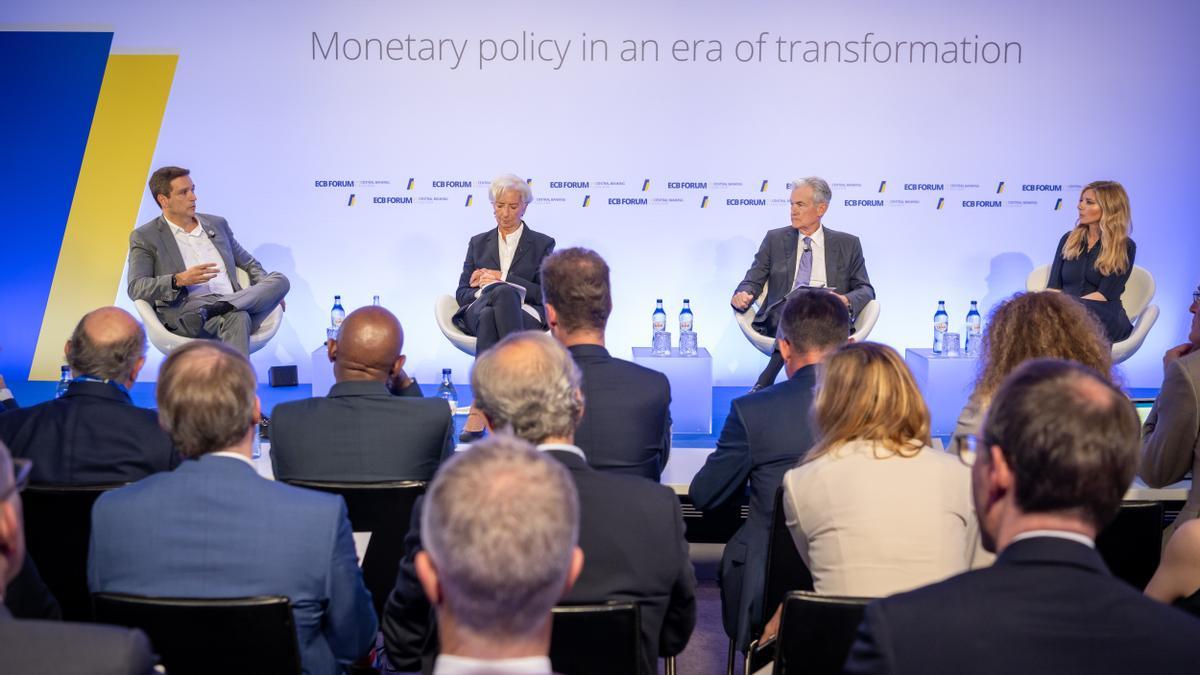 Roberto Campos, gobernador del Banco Central de Brasil, Christine Lagarde, presidenta del BCE y
Jerome Powell, de la Reserva Federal (Fed), entrevistados por una periodista de la CNBC, en Sintra.