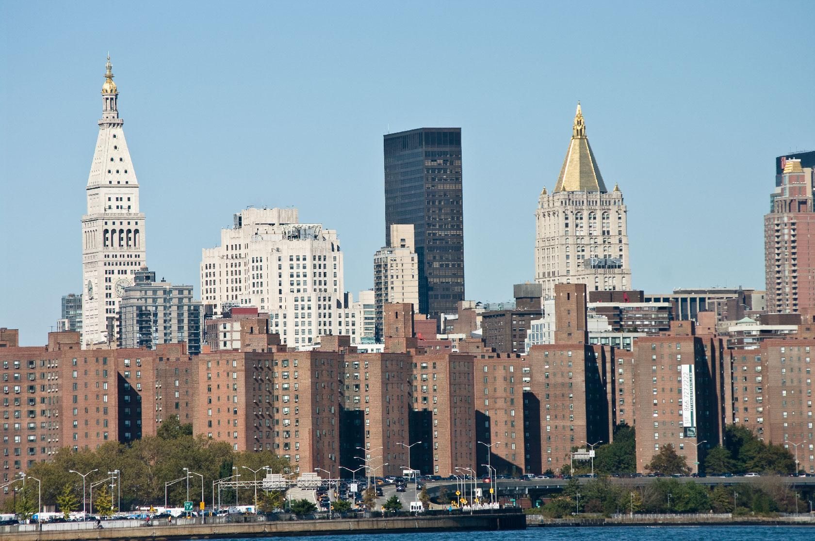 El East Village de Nueva York desde las orillas de Brooklyn.