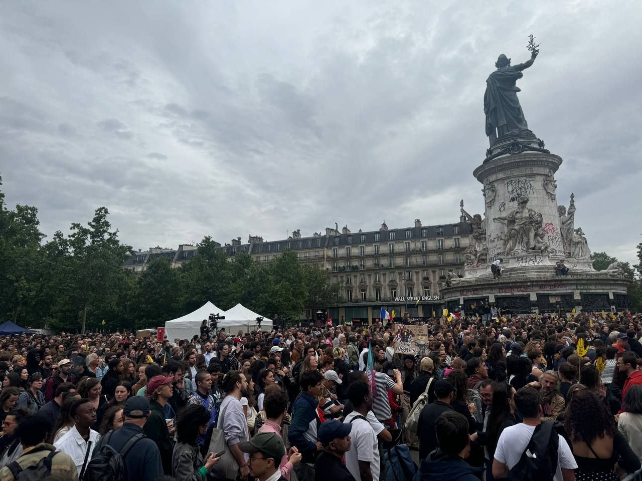 Concentración en París contra la extrema derecha.