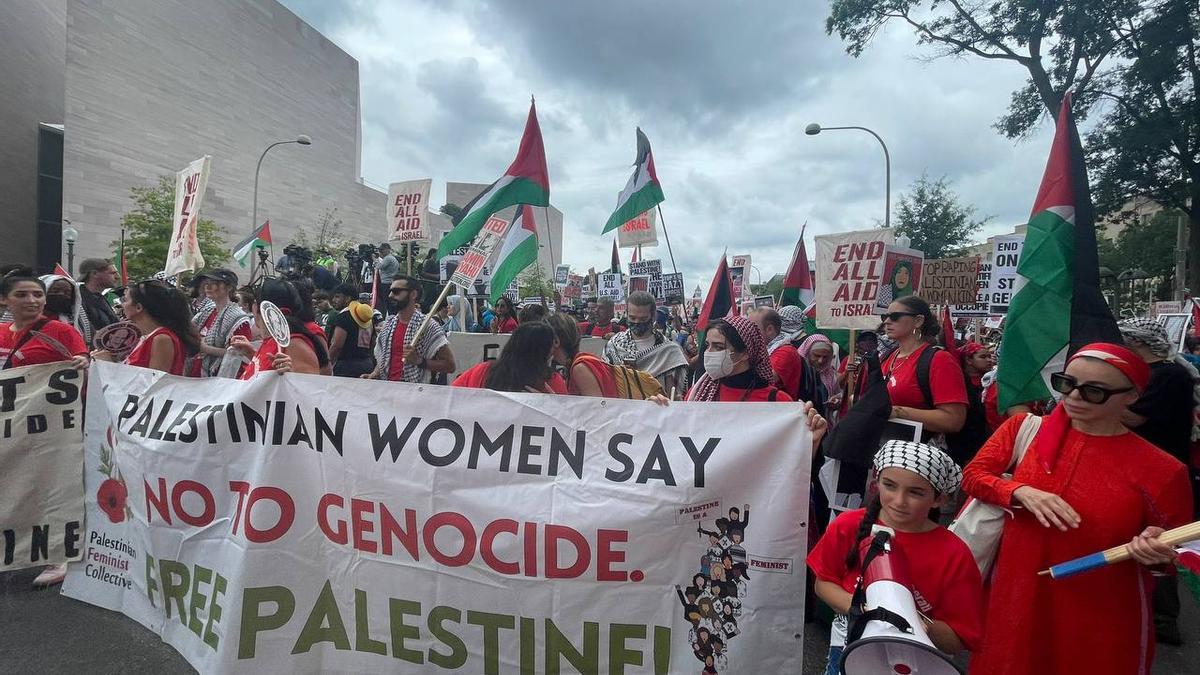 El movimiento feminista palestino, presente en las protestas contra el apoyo de EEUU a Israel el pasado miércoles en Washington, durante el discurso de Netanyahu en el Congreso