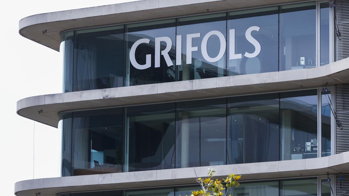 La familia Grifols negocia con el fondo Brookfield la compra conjunta de la empresa para sacarla de Bolsa