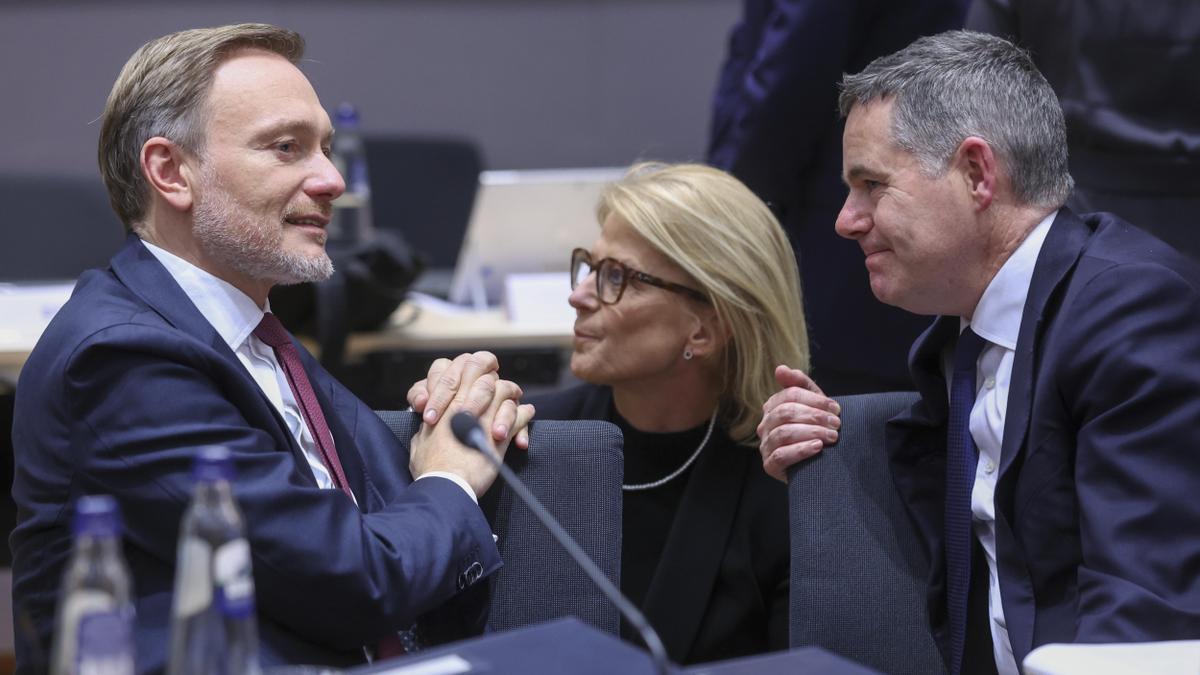 Los ministros de Economía de la zona euro se comprometen a ajustarse el cinturón en 2025