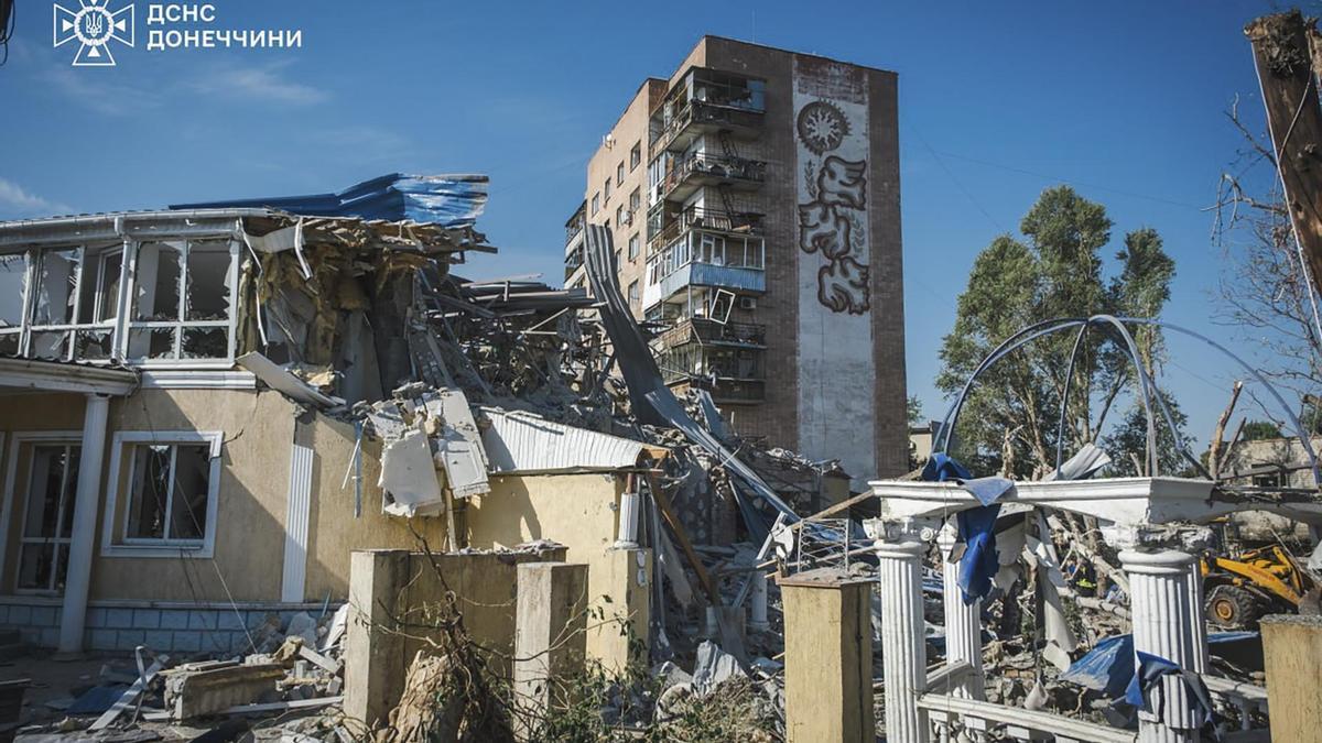 Un ataque masivo de Rusia contra Ucrania causa cinco muertos y deja parte de Kiev sin luz ni agua