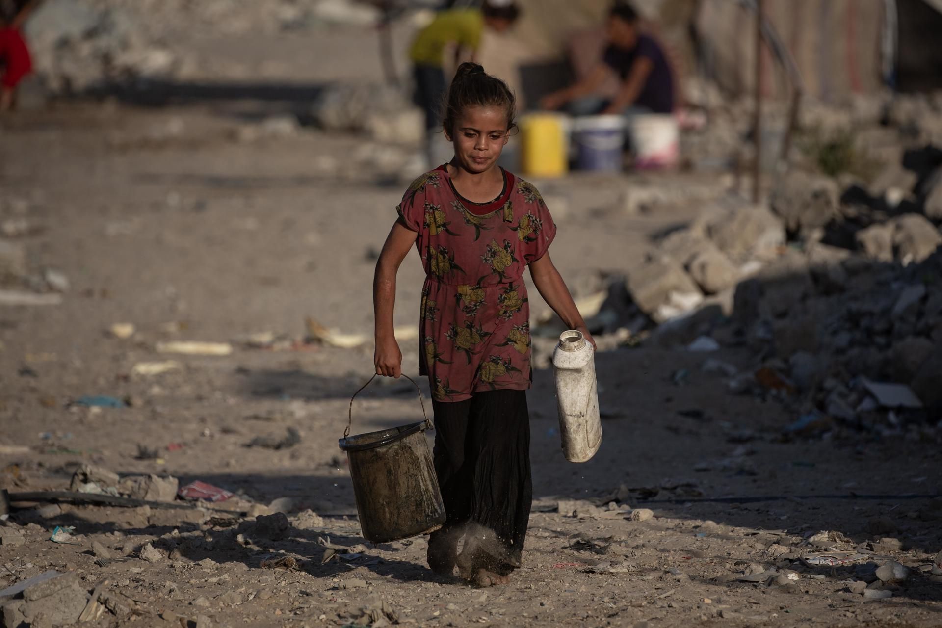 Una niña palestina desplazada por la guerra en Jan Yunis, en el sur de Gaza, el 3 de agosto de 2024.