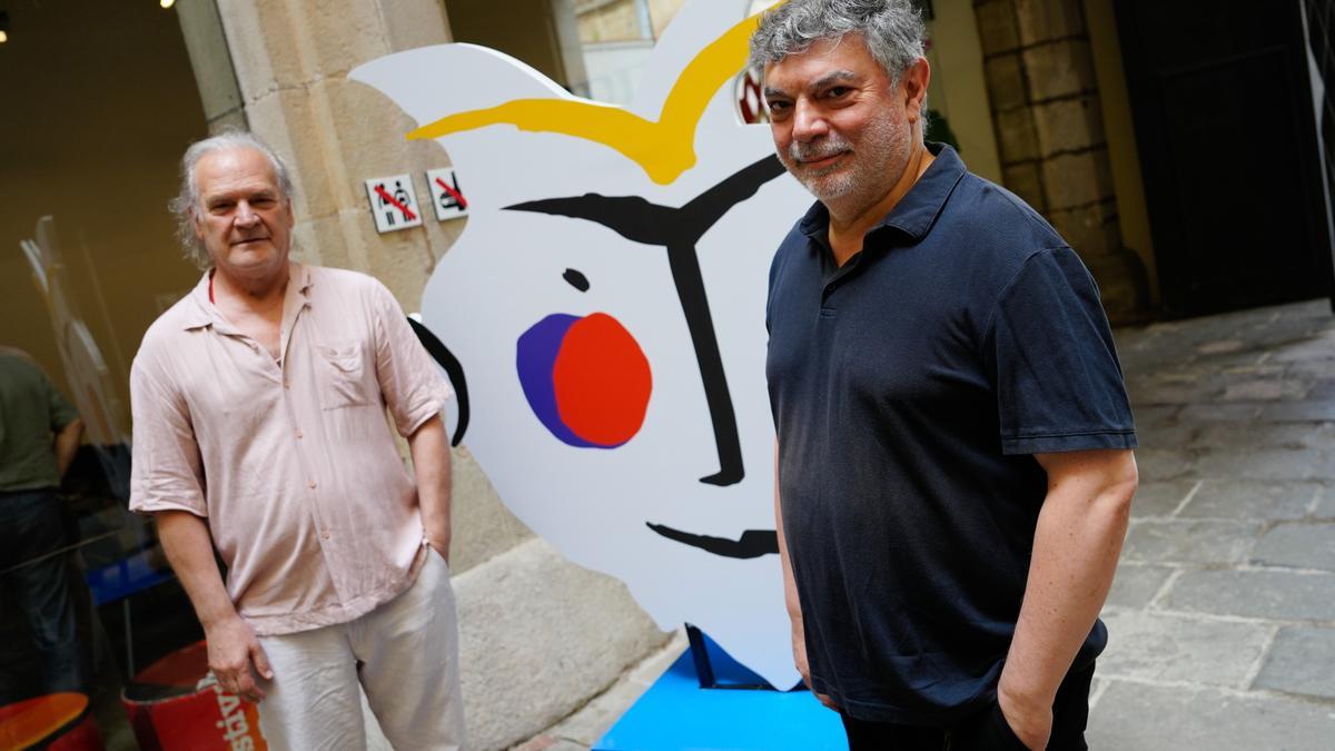 El director del CNTC, Lluis Homar (i) y el director teatral Xavier Alberti (d) durante el acto de presentación de 'El burlador de Sevilla que la Compañía Nacional de Teatro Clásico estrenó en el Grec Festival de Barcelona, con versión y dirección de Xavier Albertí 