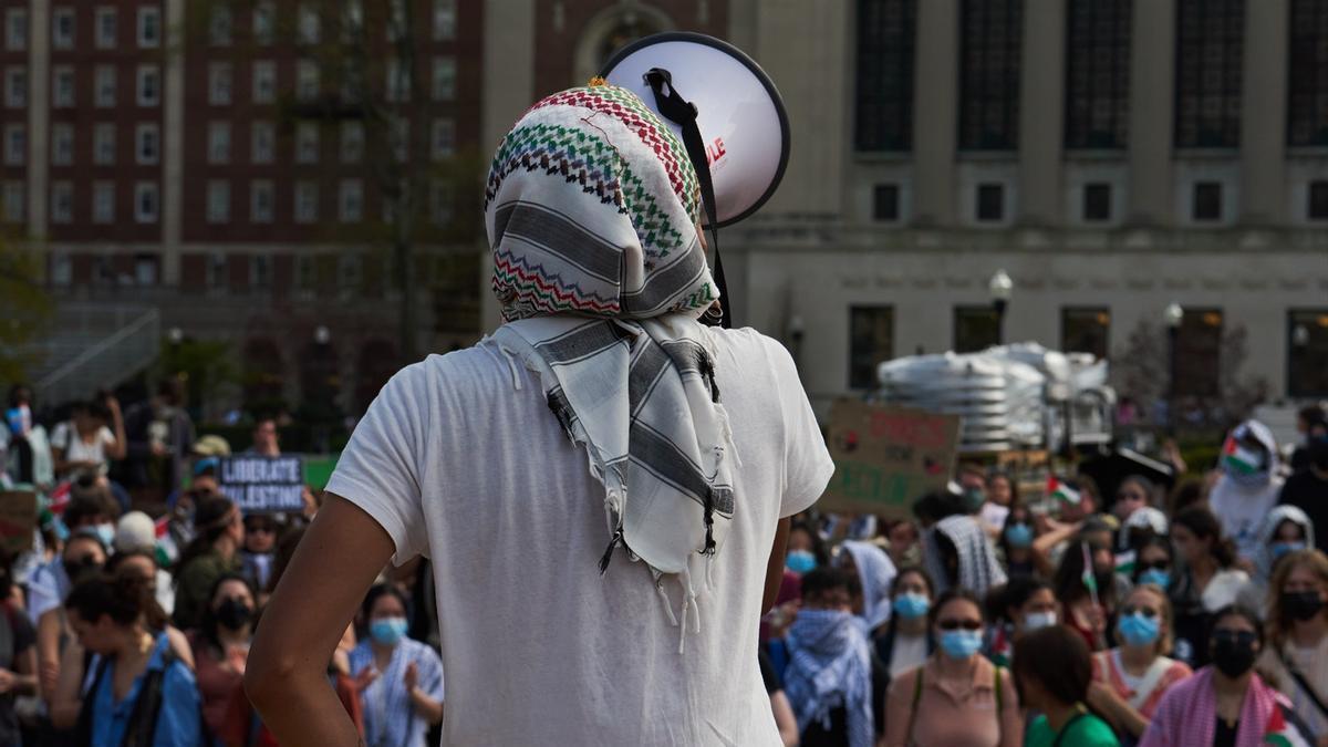 La rectora de Columbia dimite meses después de las protestas contra la guerra de Gaza en la universidad