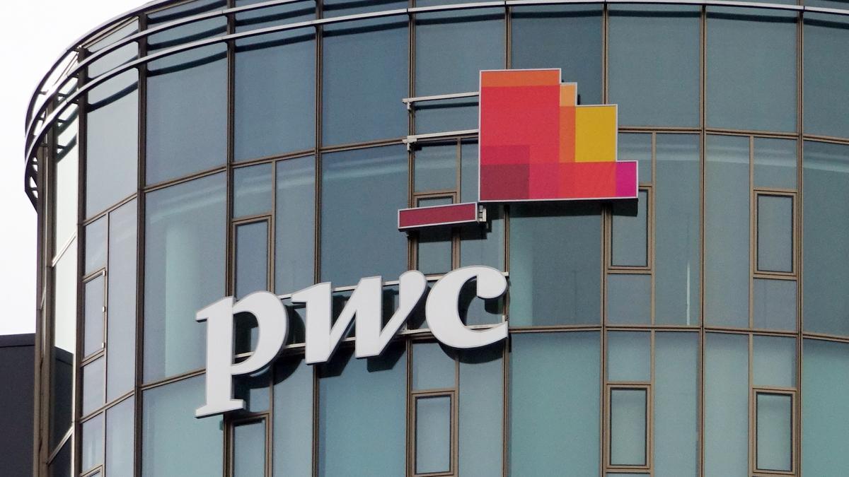 China prohibirá operar a la auditora PwC durante seis meses por la caída del gigante inmobiliario Evergrande