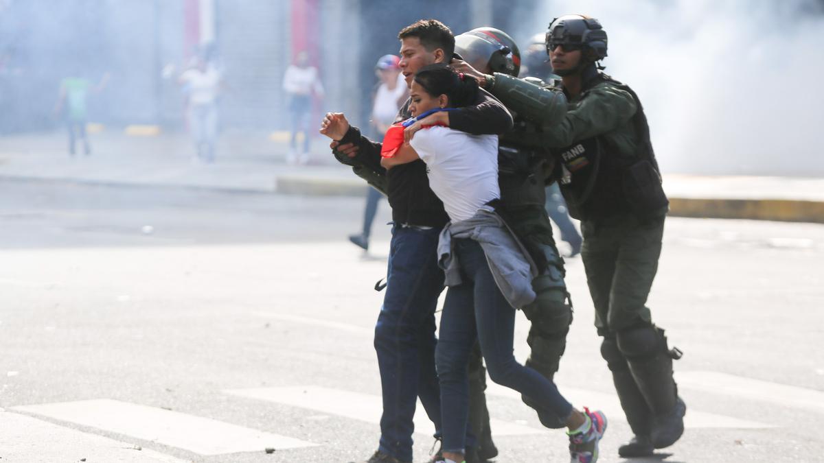 Maduro dice que hay 2.229 detenidos en las protestas en Venezuela