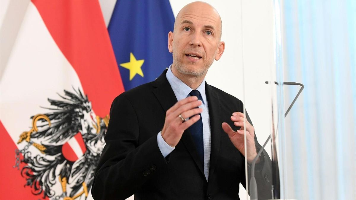 El gobierno austriaco nombra a su ministro de Economía como nuevo presidente del banco central del país