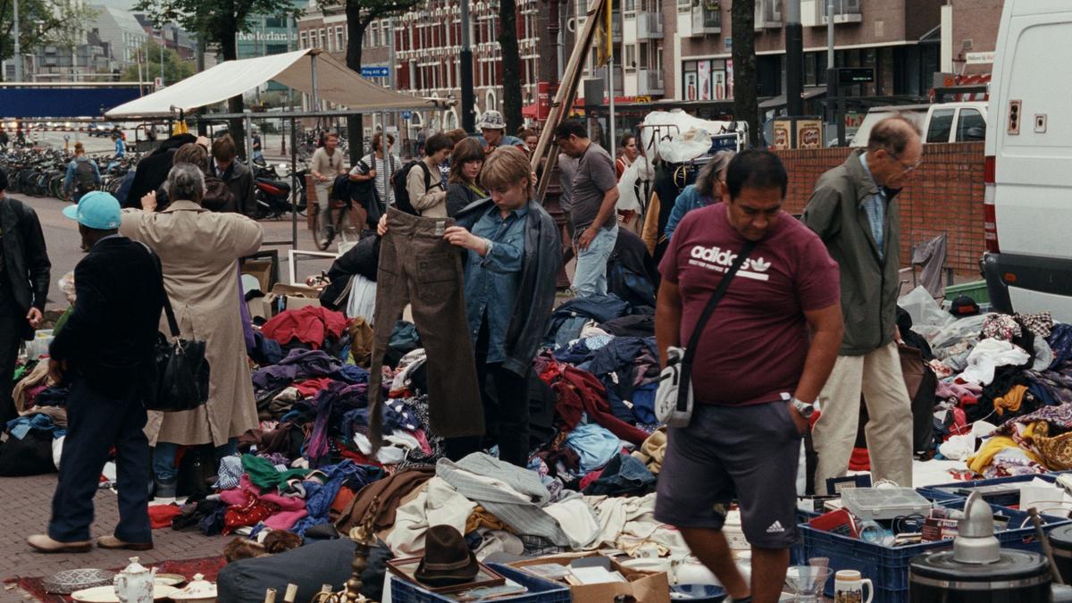 Un mercadillo en Ámsterdam en 'Occupied City'