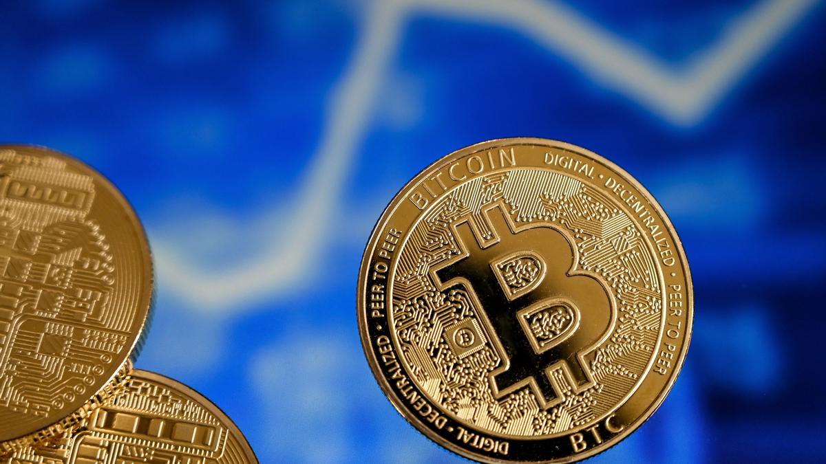 El bitcoin se desploma más del 13% y el ether, un 18 %, ante el miedo de recesión en EEUU