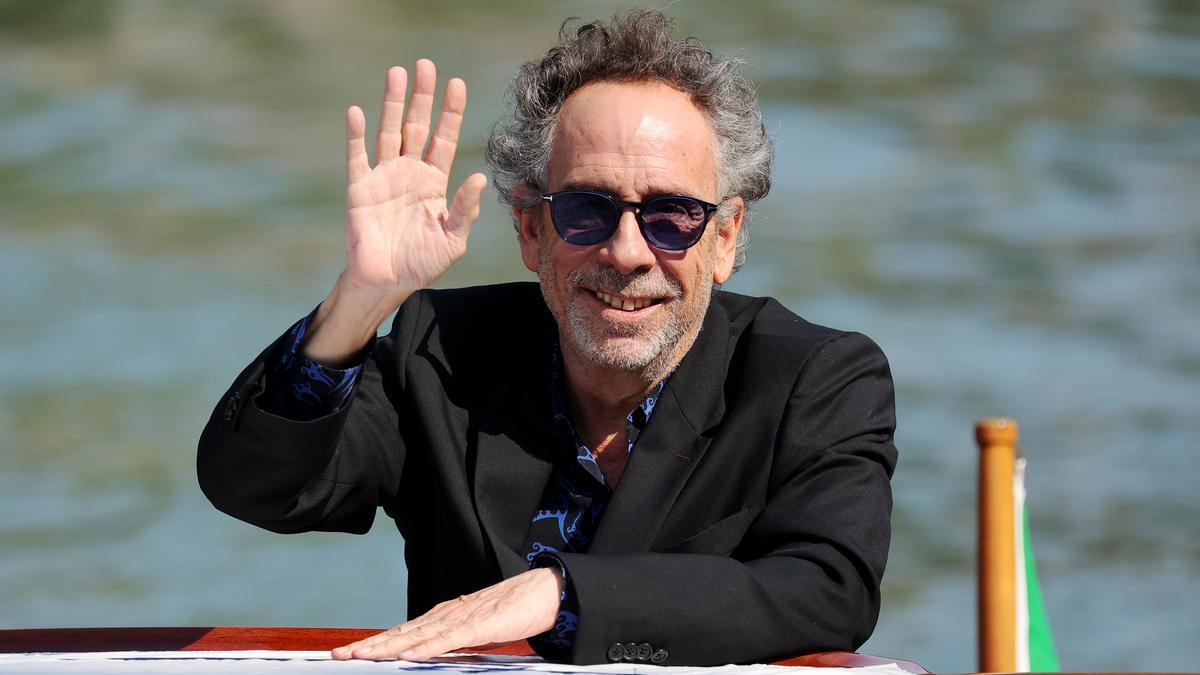 Tim Burton resucita a Bitelchús (y a su talento) con una secuela divertidísima que abre Venecia