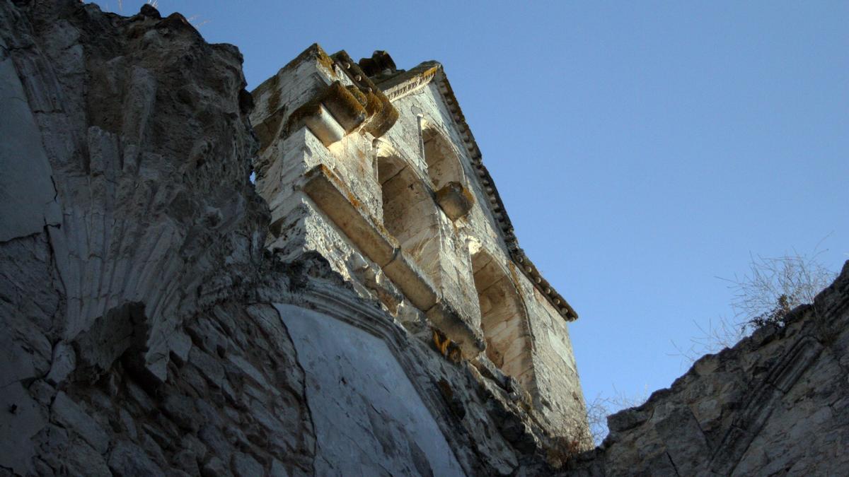 Detalle de la espadaña de la iglesia del monasterio vallisoletano