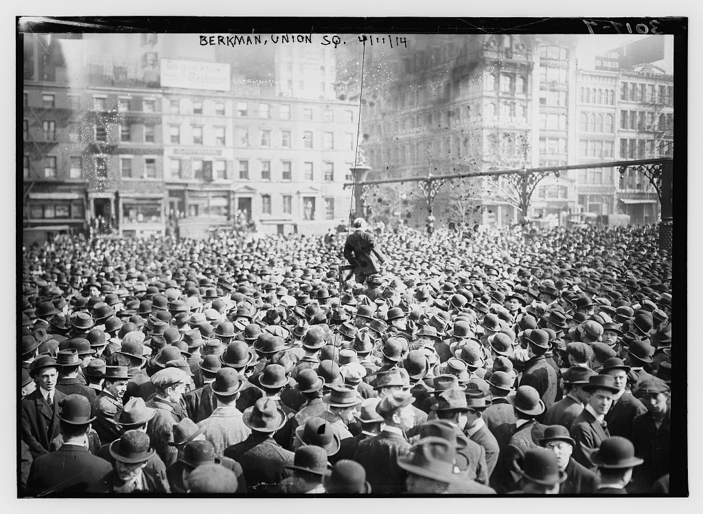 En el centro de la imagen, Alexander Berkman (1870-1936), anarquista militante del sindicato IWW (Industrial Workers of the World) durante una manifestación en Union Square, New York City, el 11 de abril de 1914