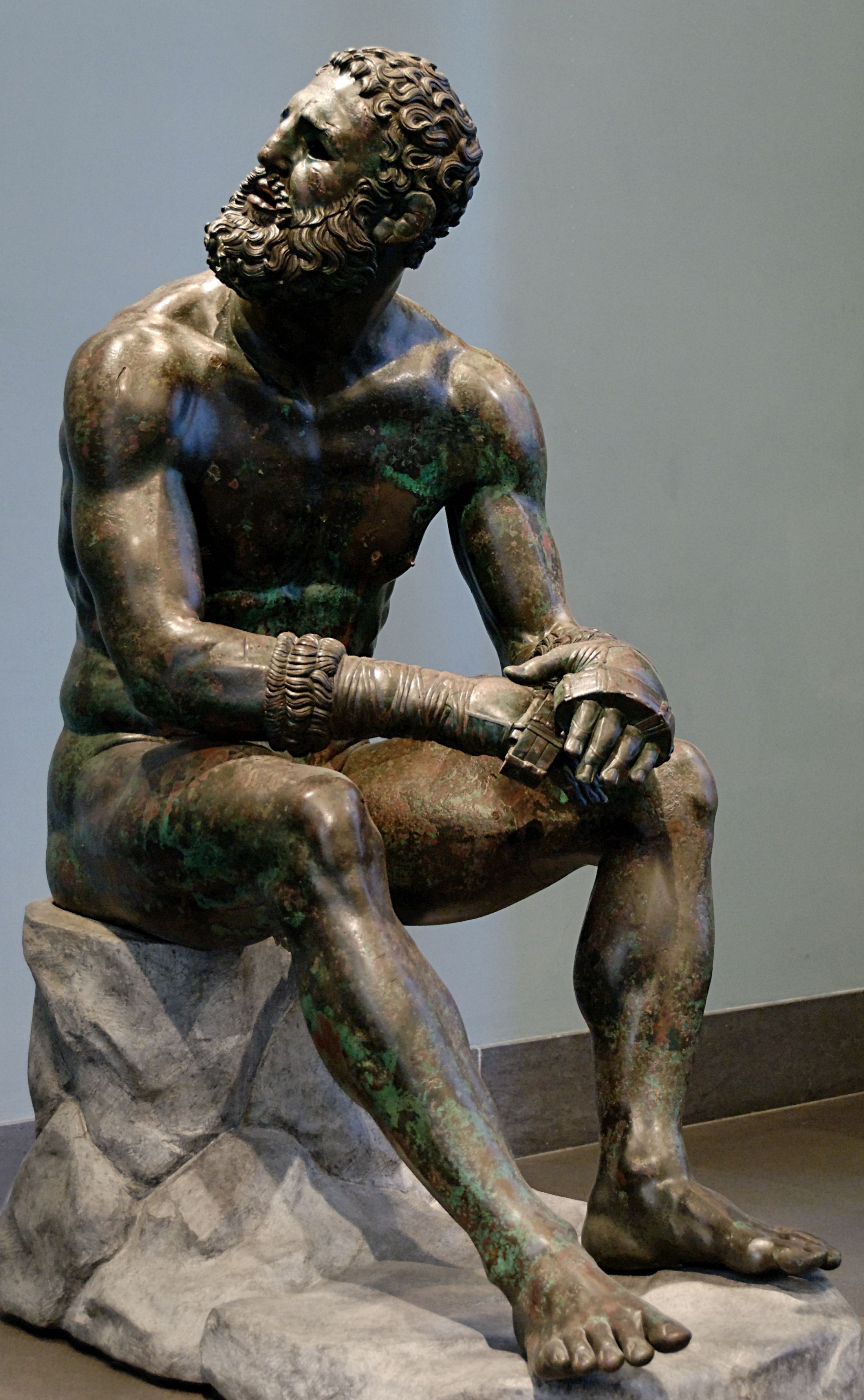 Púgil en reposo después del combate (escultura de bronce, 300-200 a. C.).