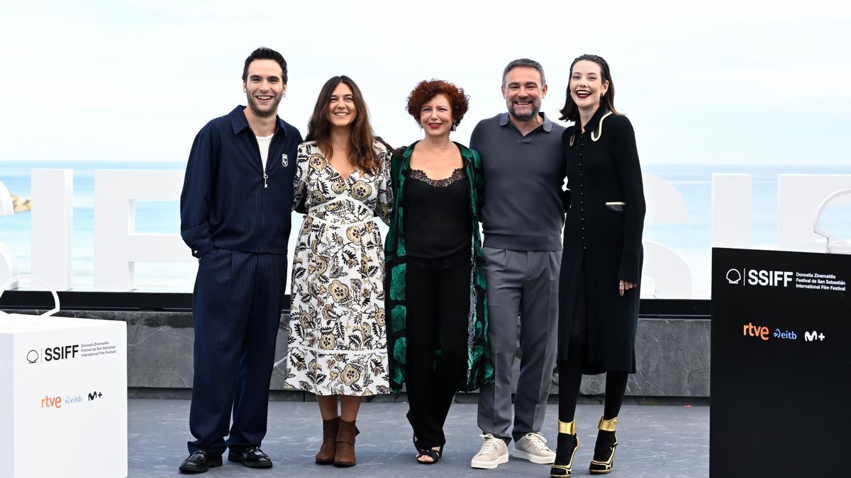 Ricardo Gómez, Isa Campo, Icíar Bollaín, Urko Olazabal y Mireia Oriol en San Sebastián