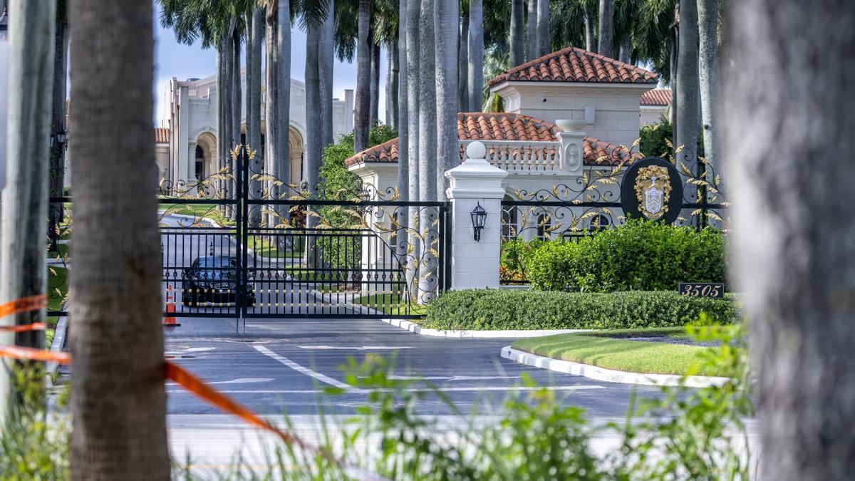 La entrada del Trump International Golf Club en West Palm Beach, Florida, Estados Unidos, el 15 de septiembre de 2024, donde se registraron disparos.