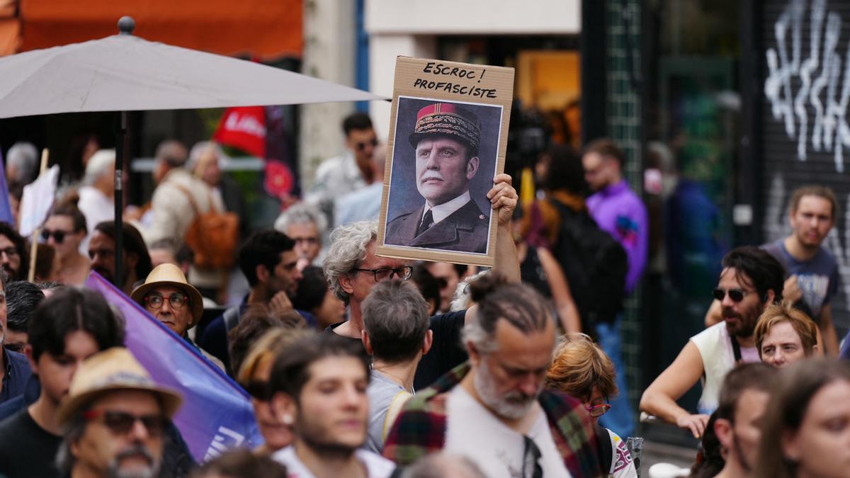 Cartel contra Macron en la manifestación de este sábado en París.