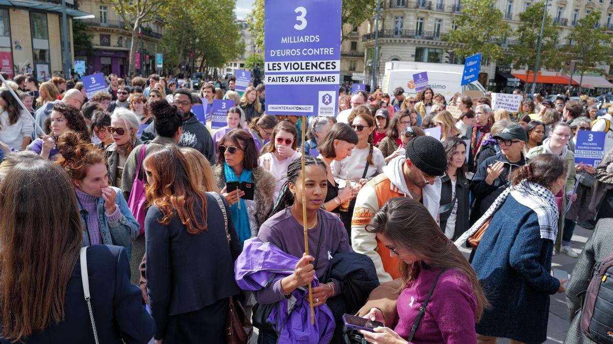 Manifestantes en París contra la violencia sexual