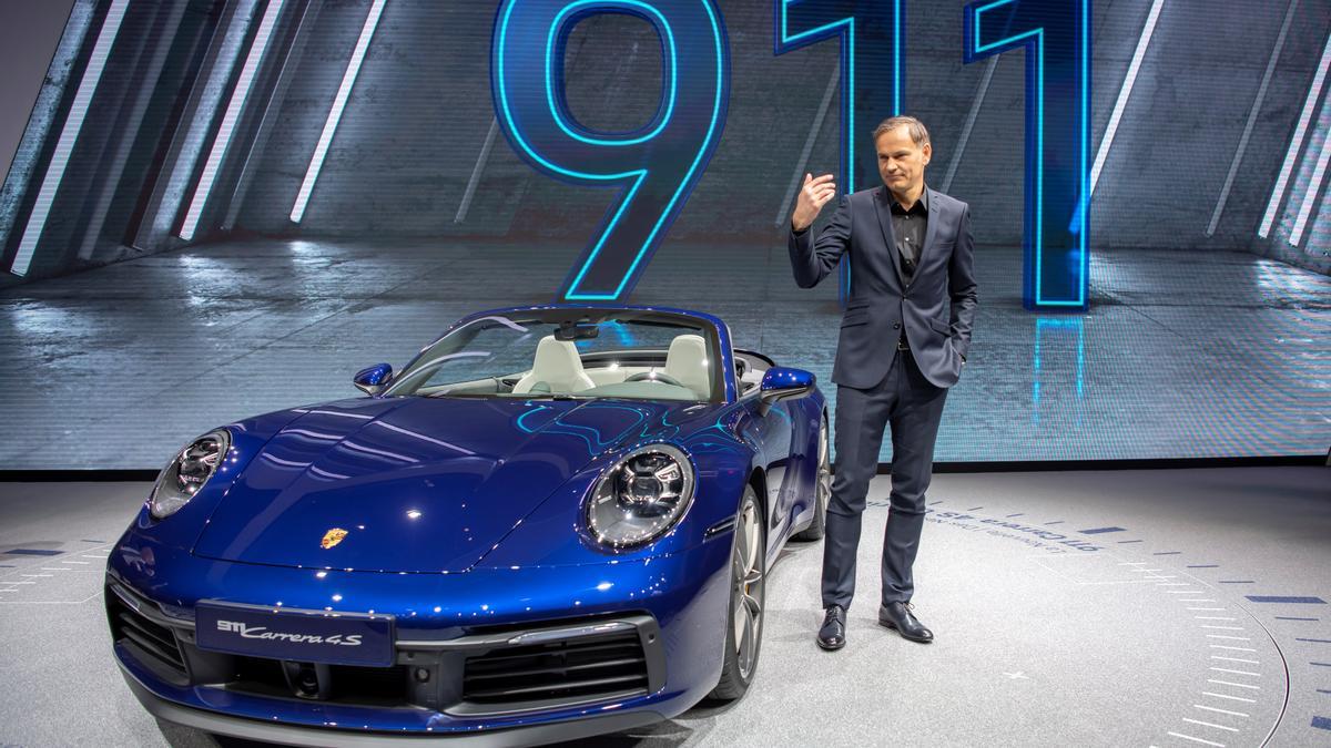 El consejero delegado del grupo Volkswagen, Oliver Blume, en la presentación del nuevo Porsche 911 Carrera 4S Cabriolet. 