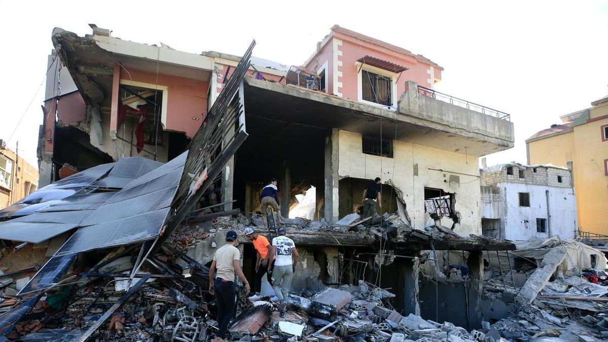 Una vivienda destruida por los ataques de Israel de este martes